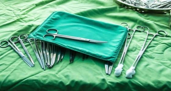 استخراج ولاعة من معدة رجل أربعيني