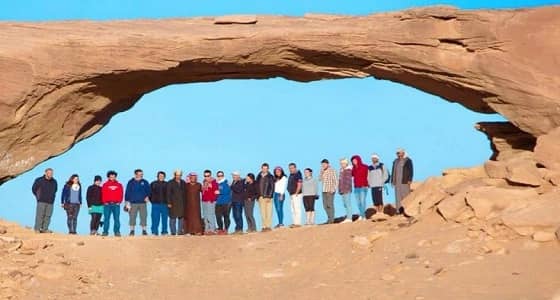 أوربيون بجولات سياحية بمنطقة " نجران "