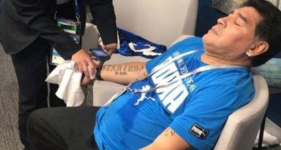 مارادونا بحاجة إلى جراحة عاجلة ولا يستطيع السير