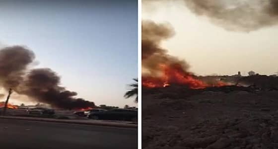 بالفيديو.. اندلاع حريق في مخلفات بأرض فضاء في حي قرطبة