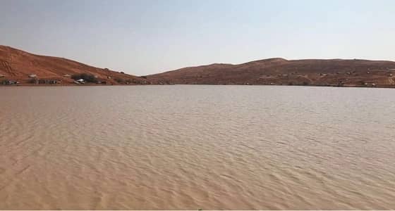 الأجواء الماطرة تدفع أهالي الرياض والمزاحمية للاستمتاع بـ " الخرارة "