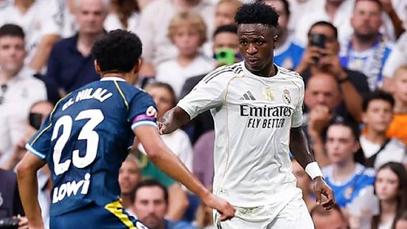 ريال مدريد يهزم إسبانيول بثنائية.. صور