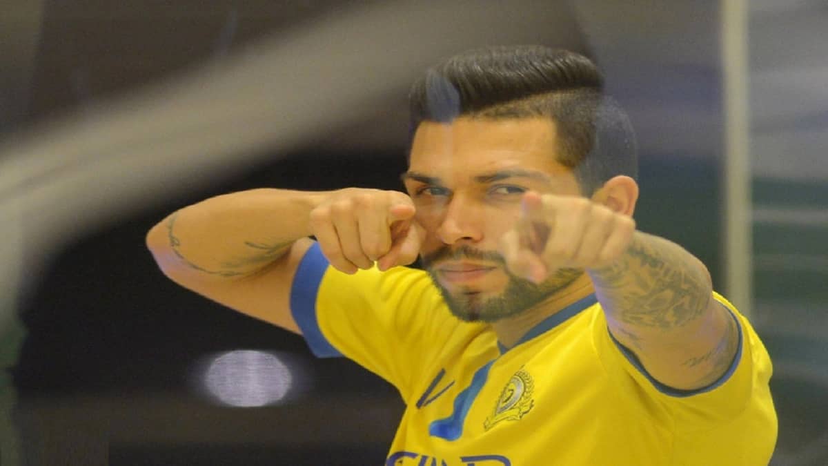 النصر يتوصل لاتفاق نهائي مع بيتروس لتجديد عقده