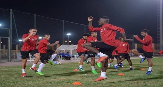 بالصور.. الوحدة ينهي تحضيراته للقاء النصر