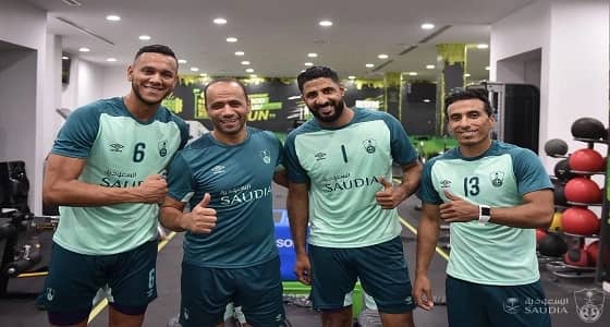 بالصور.. هوساوي وسوزا يشاركان في تدريبات الأهلي بعد عودتهما من الإصابة