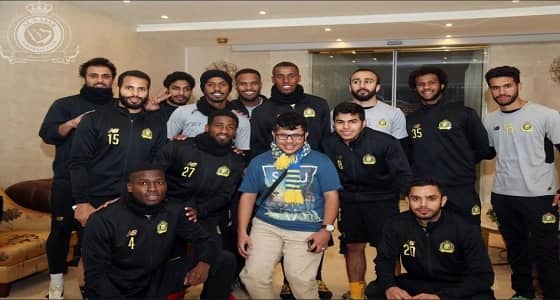 بالصور.. إدارة النصر تكرم المحب علي الرياني
