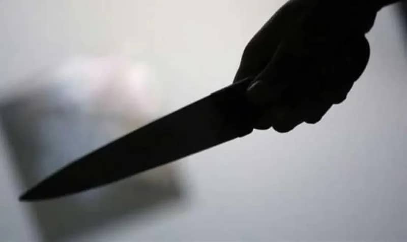 طعن صبي حاول حماية فتاة من التحرش