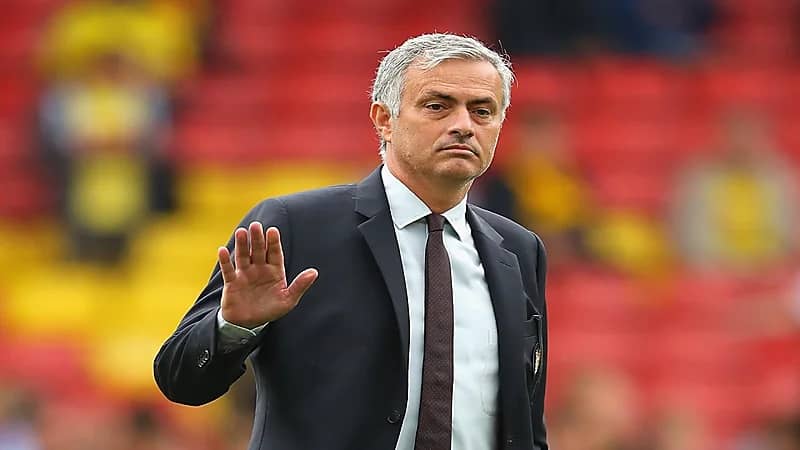 إيقاف مورينيو 4 مباريات بعد إهانته لحكم