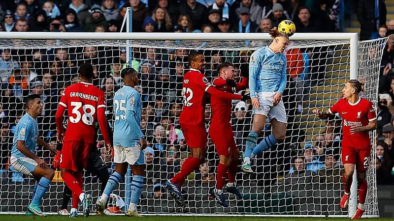 السيتي يتعادل مع ليفربول إيجابيًا.. صور