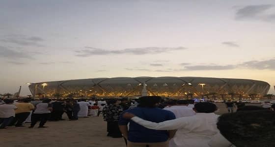 الرطوبة وتأخر فتح البوابات.. أبرز مشاكل جمهور سوبر شوداون جدة حتى الآن