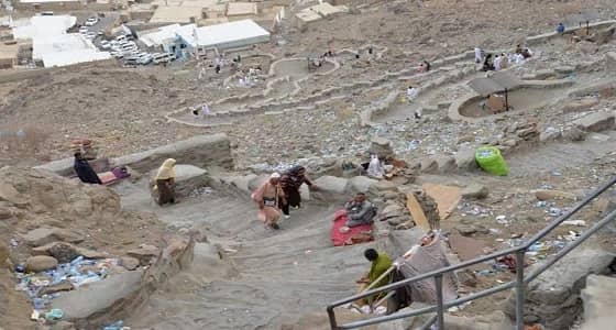 بالصور.. انتشار القمامة والمتسولين في جبل النور بمكة