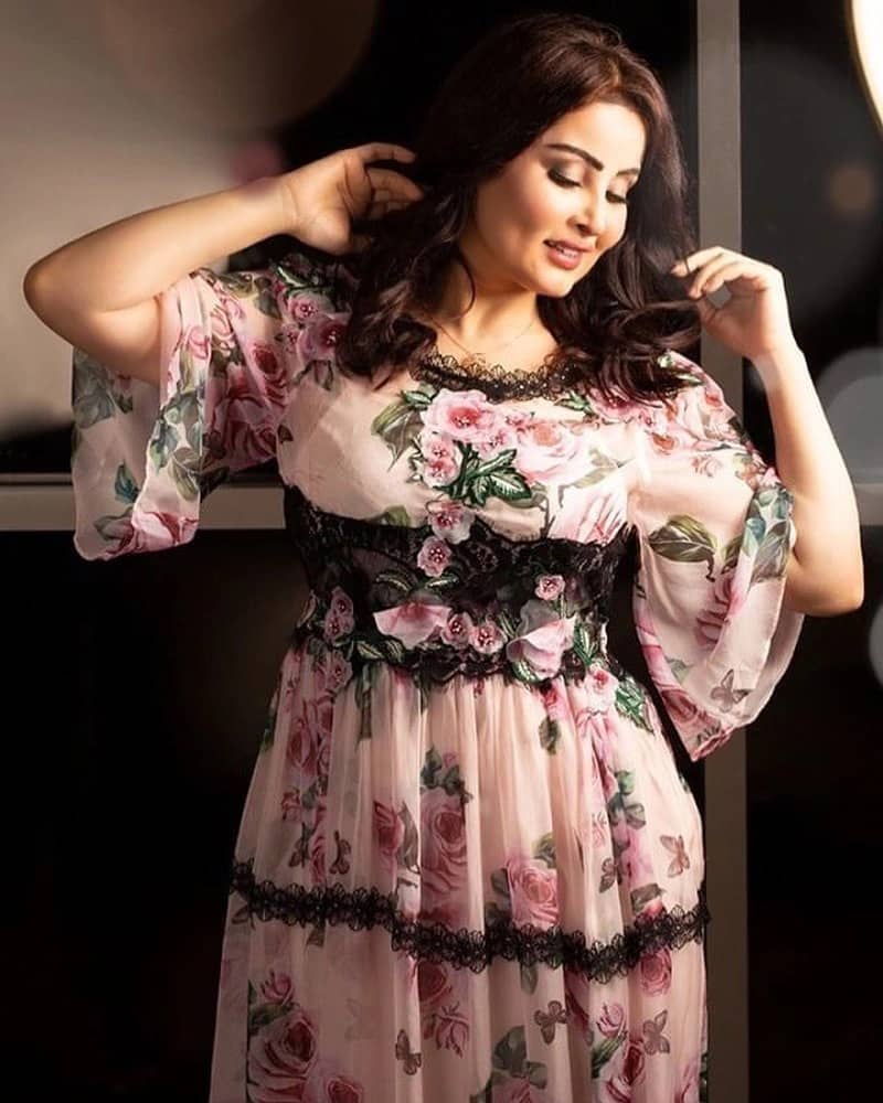 مروة محمد وابتسامة خجل تزيدها جمالا