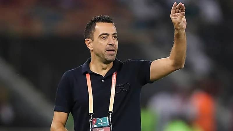 تشافي يتولى تدريب برشلونة بعد إقالة كومان