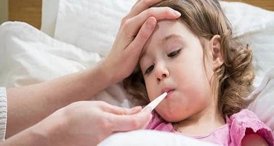 التعامل الصحيح مع ارتفاع حرارة الطفل وأخطاء يجب تجنبها