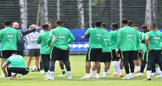 تعرف على القنوات التي ستبث لقاء الأخضر ضد روسيا بالمونديال