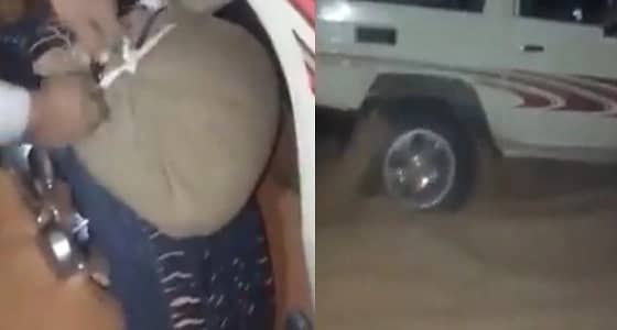 بالفيديو.. طريقة يسيرة لاستخراج السيارة عندما تعلق في الكثبان الرملية