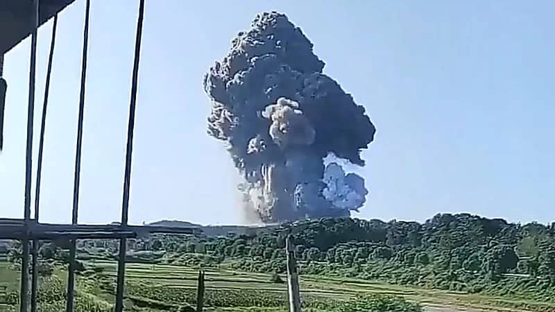 مصرع وإصابة 35 شخصًا في انفجار مروّع بمصنع ألعاب نارية .. فيديو