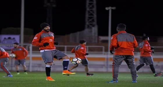بالصور.. الرائد يؤدي مرانه الرئيسي لمواجهة الهلال