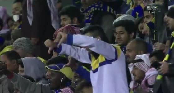بالفيديو.. ردة فعل جماهير النصر تجاه حكم VAR