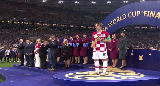 بالصور.. " مودريتش " أفضل لاعب في المونديال وهاري كين يفوز بالحذاء الذهبي