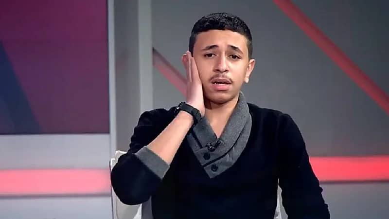 شاهد.. شاب يتقن قراءة القرآن بتقليد كبار القراء