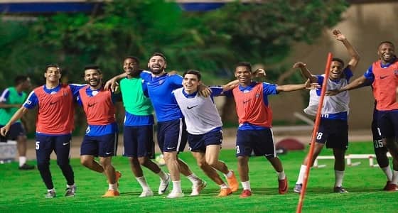 بالصور.. السعادة تسيطرعلى مران الهلال بتواجد أحمد أشرف بعد تعافيه