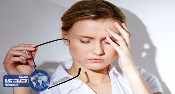 دراسة: الأزمات المادية والاقتصادية تزيد الإصابة بالصداع النصفي