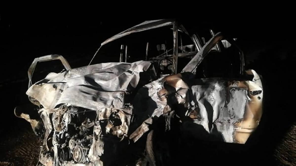 مصرع 9 أشخاص إثر تفحم سيارتين في حادث مروع بحائل