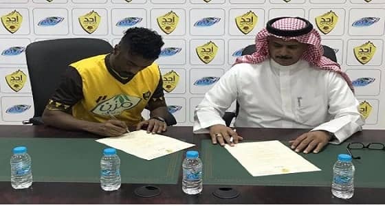 أحد يوقع مع شافي الدوسري