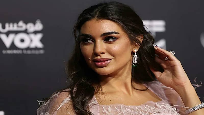 بالصور.. ياسمين صبري تظهر بإطلالة جريئة في رحلة بحرية