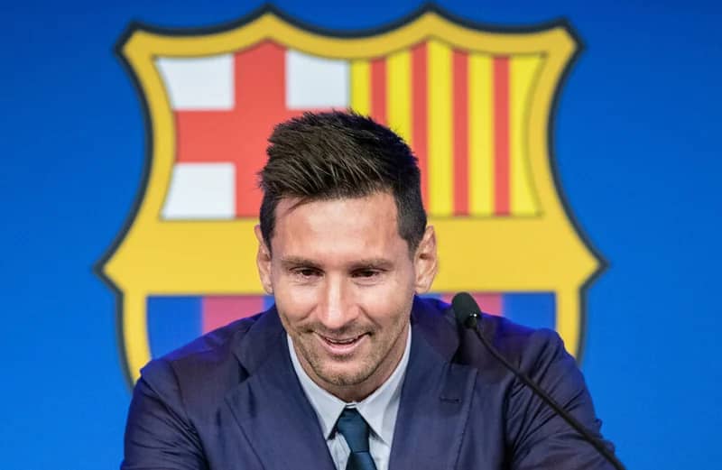 ميسي يهنئ برشلونة بلقب الليجا