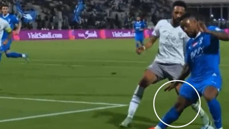 لحظة إصابة مالكوم وبكائه .. فيديو