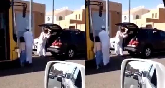 بالفيديو.. صراخ طفلتين يُفطر القلوب أثناء تعنيف والدهما لهما بحائل