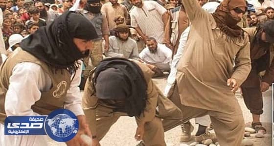 بالفيديو.. إرهابيو داعش يرجمون امرأتين في دير الزور