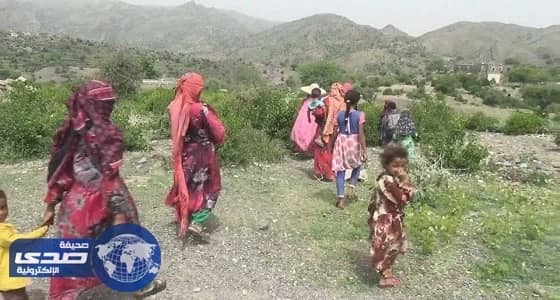 بالصور.. نزوح جماعي لقرية يمنية بسبب ميليشيات الحوثي والمخلوع