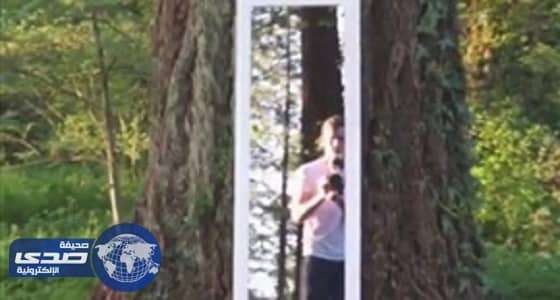 بالفيديو.. رسام ينشر فيديو لوهم بصري لمرآة ينقل الإنسان للعالم الآخر