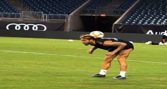 بالفيديو..راموس يستعرض مهاراته الكروية بعد قضاء إجازة شهر العسل