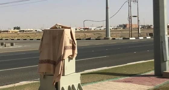 شماغ يغطي أحد أجهزة ساهر بعفيف