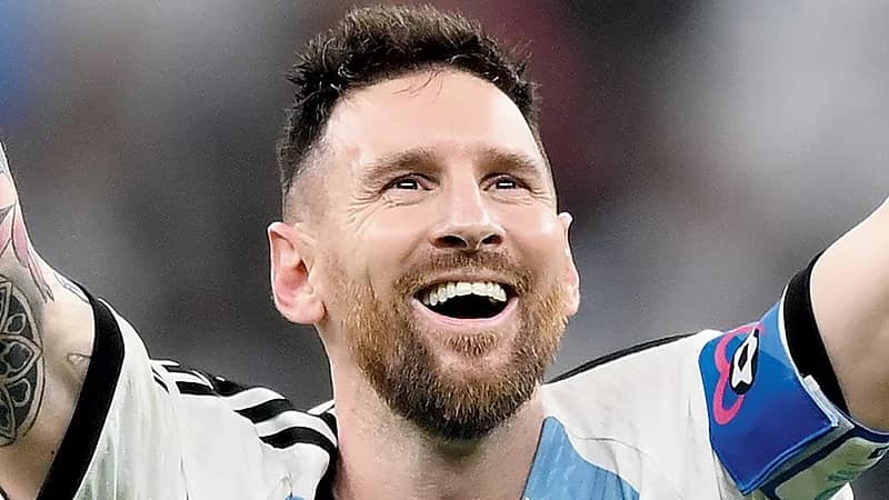 ترشيح ميسي ومبابي لجائزة أفضل لاعب وإغفال رونالدو من قائمة "فيفا"