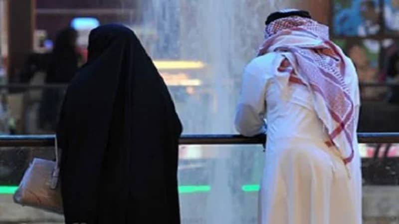 مستشار أسري: مراقبة حسابات الزوج ورسائله يرهق أعصاب الزوجة