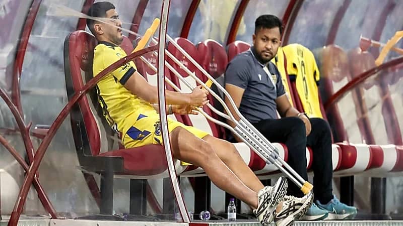 العكازات قد تبعد الأحمد عن الأخضر