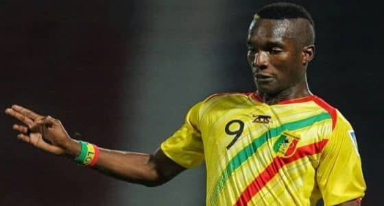 بعد أزمة عمرو وردة.. منتخب مالي يستبعد مهاجمه لسوء سلوكه