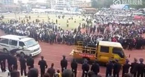 بالفيديو.. إعدام جماعي لتجار مخدرات أمام المواطنين