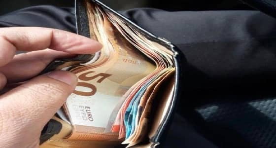 يتيم يعيد مبلغ ضخم لحاج تركي بعدما فقده في مكة