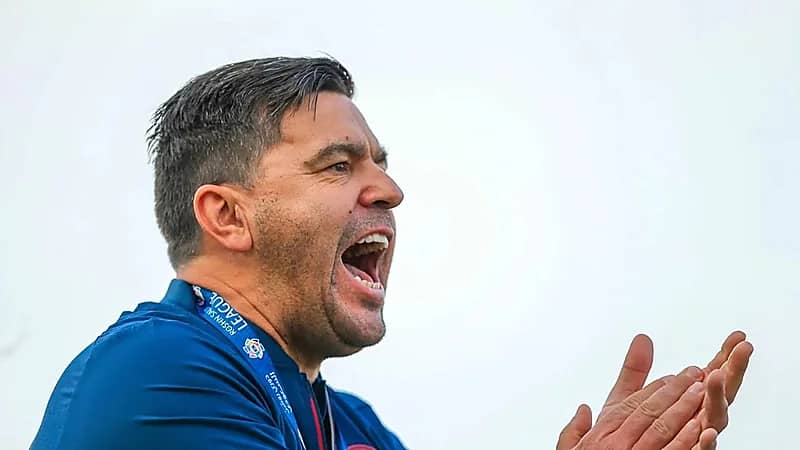 الخلود يتفق مع كونترا لقيادة الفريق