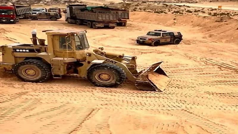 ضبط مقيم لاستغلاله الرواسب في المنطقة الشرقية