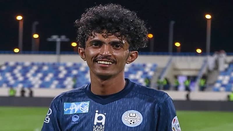 القادسية يفاوض لاعب الأخدود