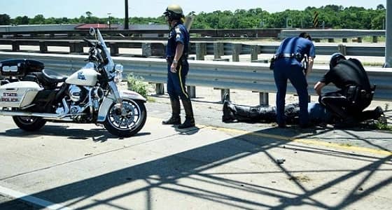 بالصور.. إصابة رجال شرطة في حادث تعرض له موكب ترامب