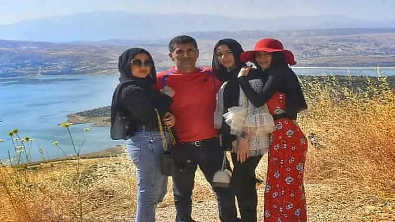 الجريمة التي هزت لبنان.. الأب المفجوع يودع نعوش بناته الثلاث وزوجته