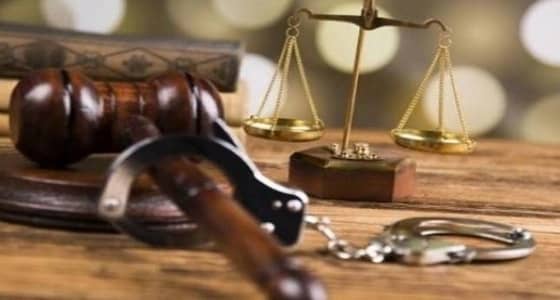 سجين يقاضي نفسه وفتاة طلبت تعويضًا من رجل قتلته في أغرب قضايا المحاكم